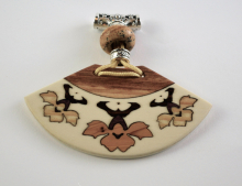 HAWAIIAN FLORAL PENDANT / HOLLY HAWAIIAN FLORAL PENDANT / HOLLY