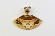 HAWAIIAN FLORAL PENDANT / YELLOW PINE HAWAIIAN FLORAL PENDANT / YELLOW PINE