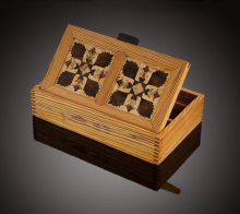 ANTIQUE QUILT PATTERNED JEWELRY BOX ANTIQUE QUILT PATTERNED JEWELRY BOX